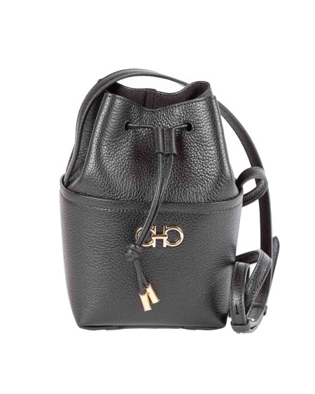 Shop SALVATORE FERRAGAMO  Borsina: Salvatore Ferragamo Minibag Gancini.
Ornamento Gancini dorato sul davanti.
Comparti interno unico.
Tracolla regolabile per indossarla a spalla o cross body.
Dimensioni: Altezza 20 cm, Lunghezza 14 cm, Profondità 10 cm.
Composizione: 100% pelle di vitello.
Fabbricato in Italia.. 212970 759566-003